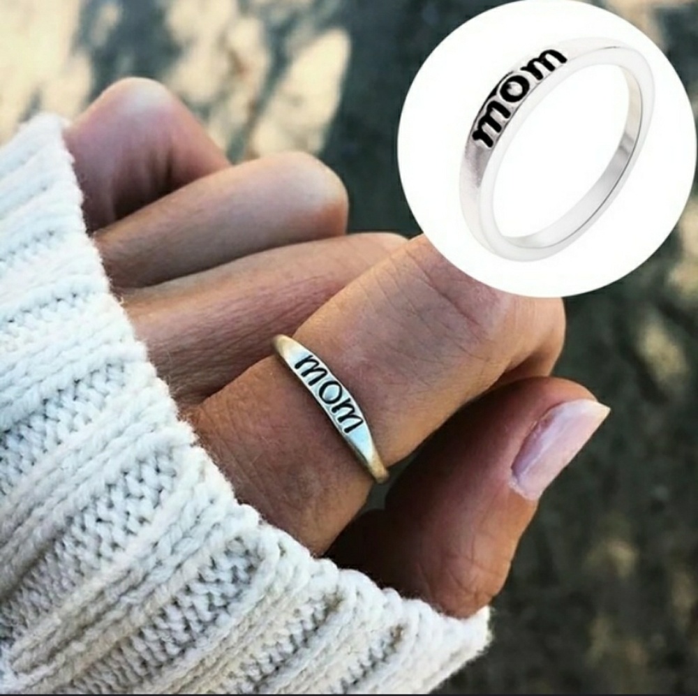 "Mom" silver ring